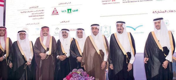 ولي العهد يكرم البنك الأهلي لرعايته المؤتمر الدولي الرابع للإعاقة والتأهيل