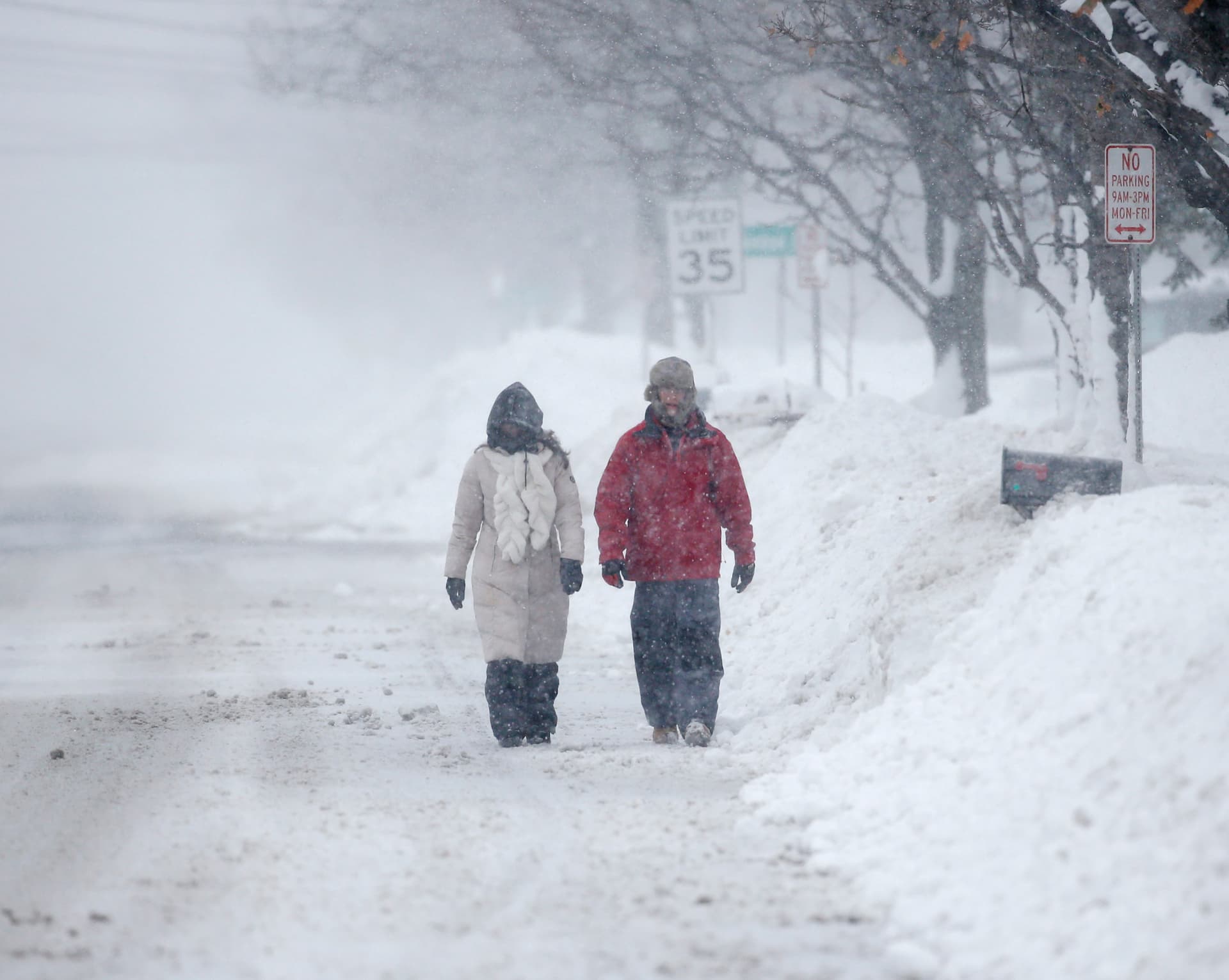 قصة مصورة : تساقط الثلوج على أمريكا