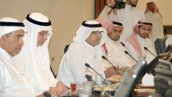 الاستفادة من صحن الطواف والدورين الأرضي
والأول في المسجد الحرام