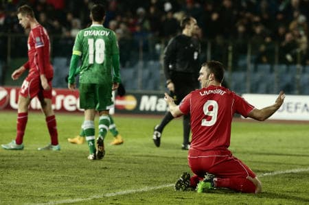 أتلتيكو مدريد وأرسنال وليفركوزن إلى ثمن النهائي وليفربول يصعب مهمته
