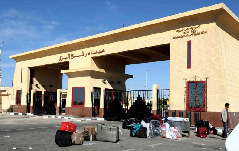 مصر تواصل فتح معبر رفح جزئيا .. وإسرائيل تفتح معبر كرم أبو سالم
