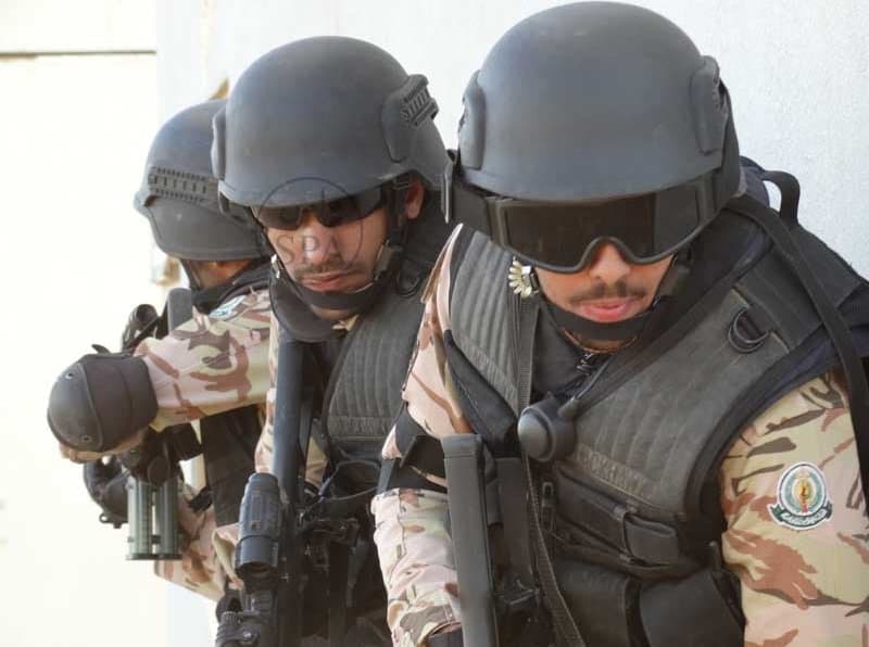 نائب قائد القوات البرية يتفقد تمرين "نمر 3" في تبوك