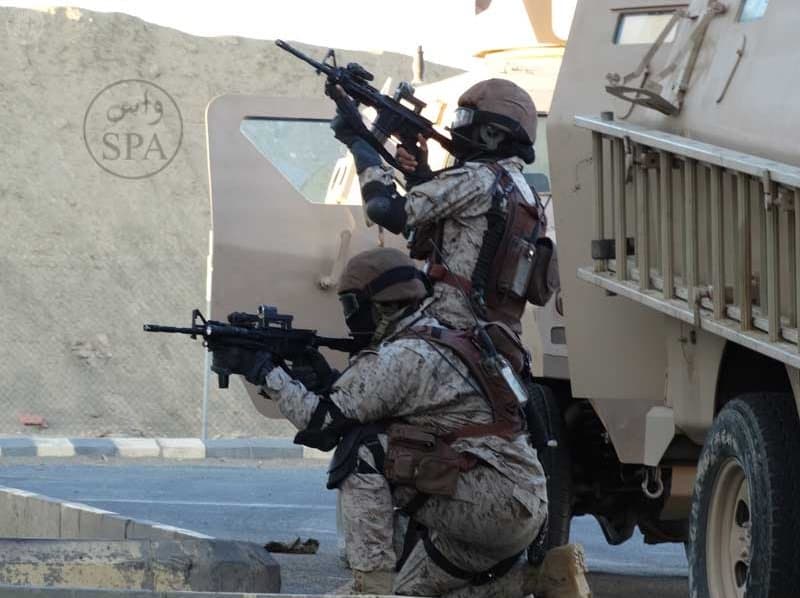 نائب قائد القوات البرية يتفقد تمرين "نمر 3" في تبوك