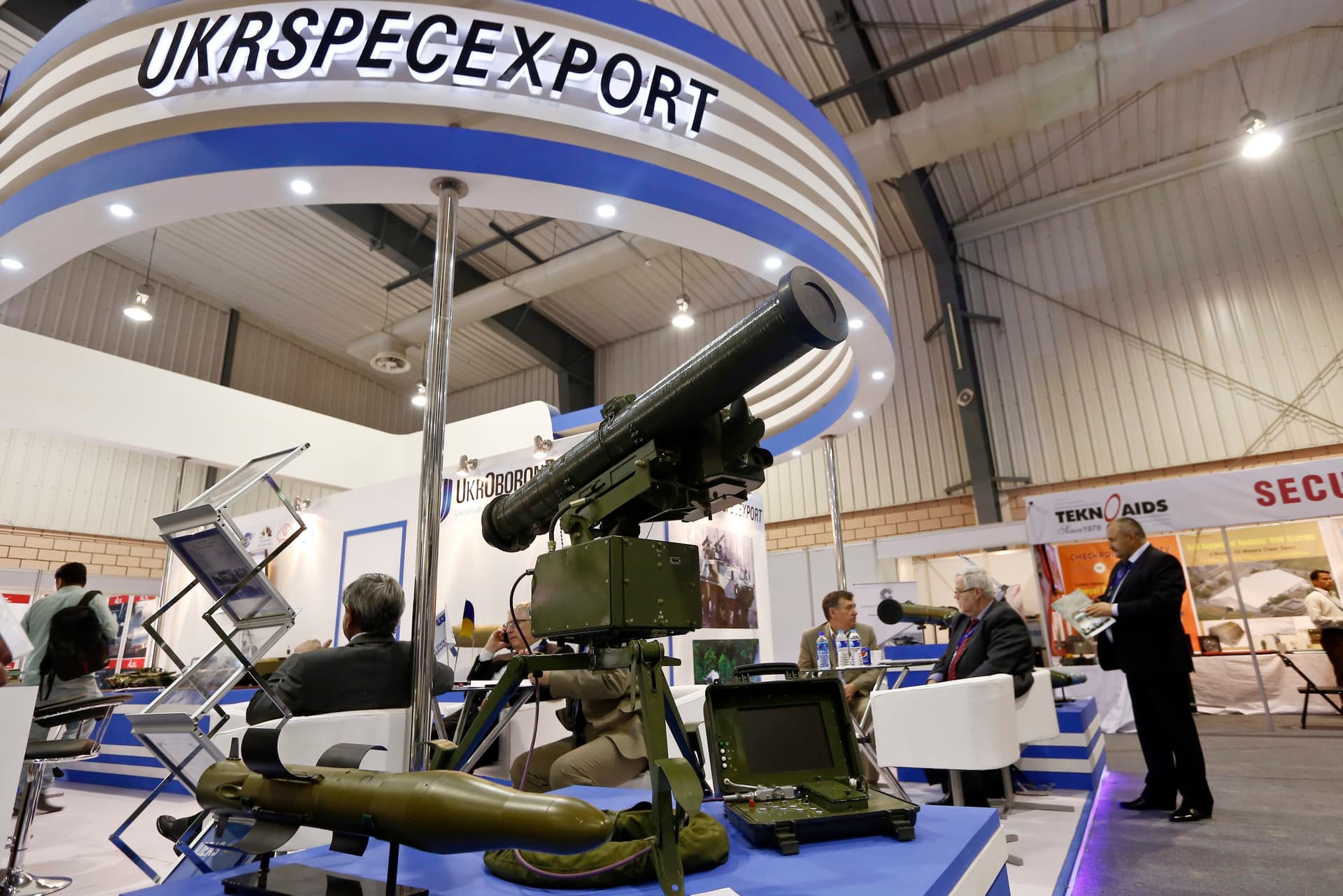 قصة مصورة: معرض الدفاع الدولي في كراتشي