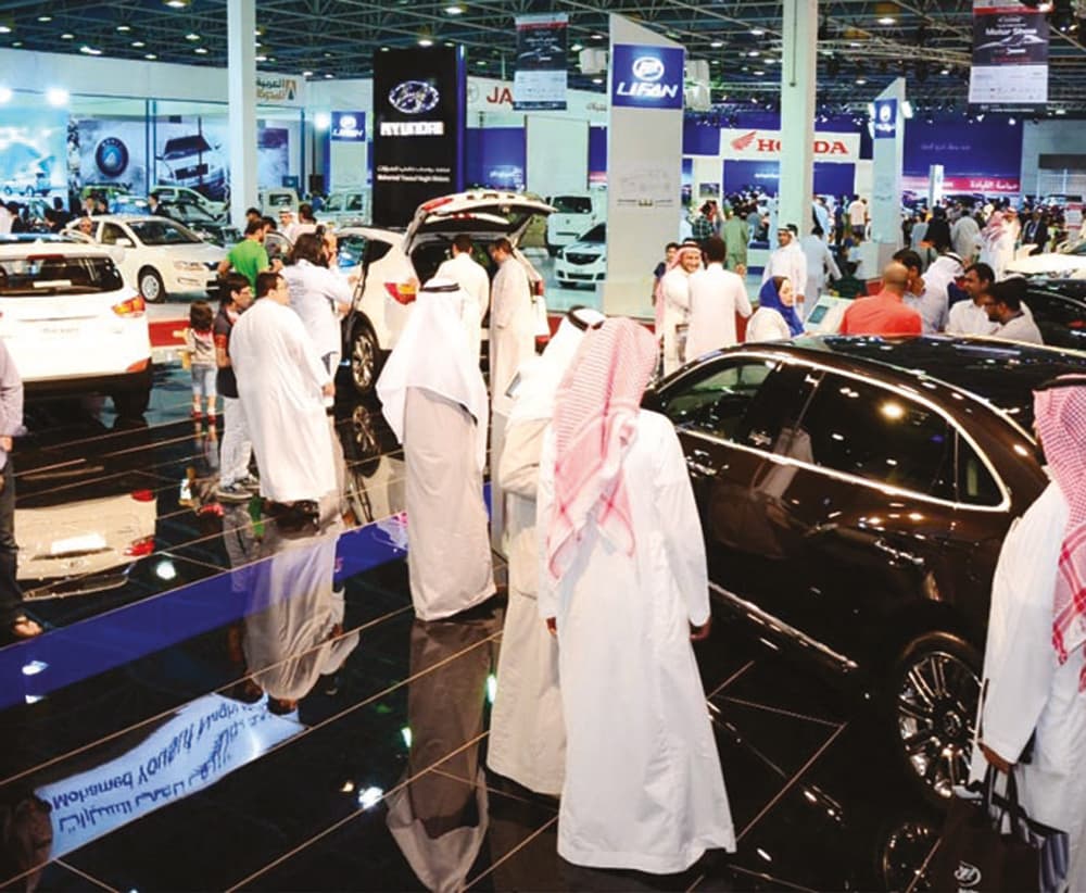 الأطفال يقودون السيارات في جدة