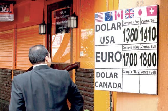 النفط يعصف بعملتي إيران وروسيا .. والريال السعودي في مأمن