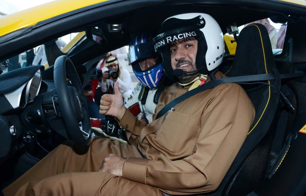 أمير الرياض يفتتح مهرجان السباقات السعودي الخامس للسيارات ويتوج الفائزين