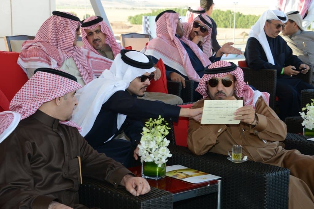 أمير الرياض يفتتح مهرجان السباقات السعودي الخامس للسيارات ويتوج الفائزين