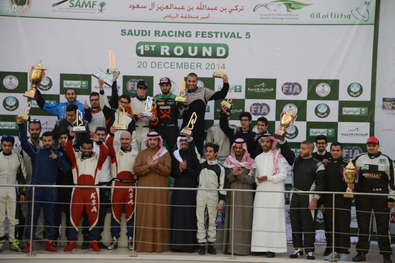 أمير الرياض يفتتح مهرجان السباقات السعودي الخامس للسيارات ويتوج الفائزين