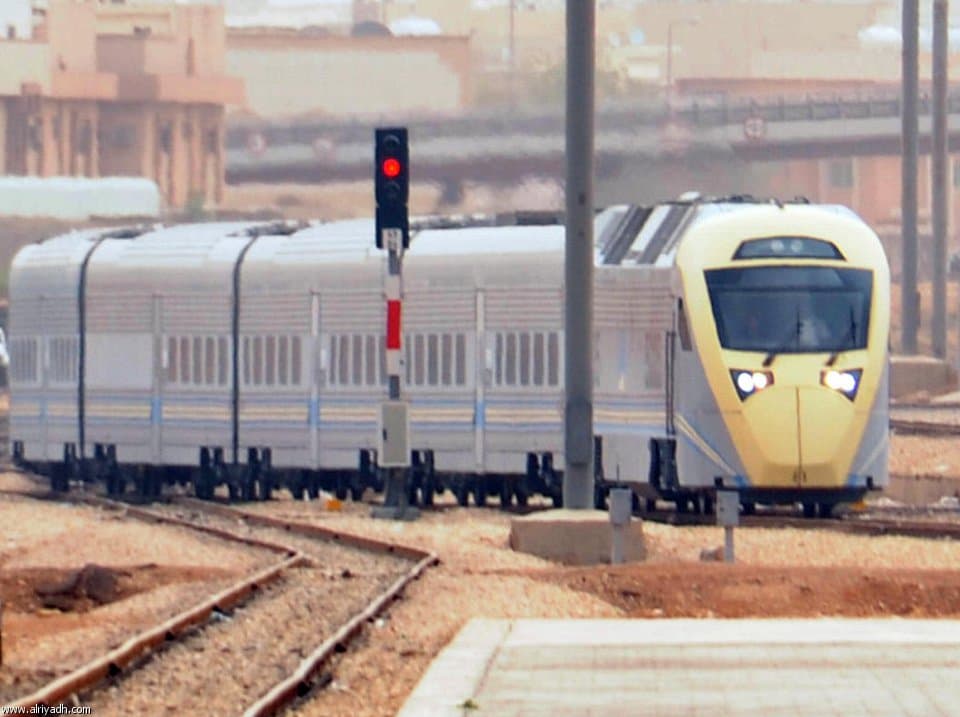 المملكة تشهد توسعاً كبيراً في مشروعات الطرق والقطار