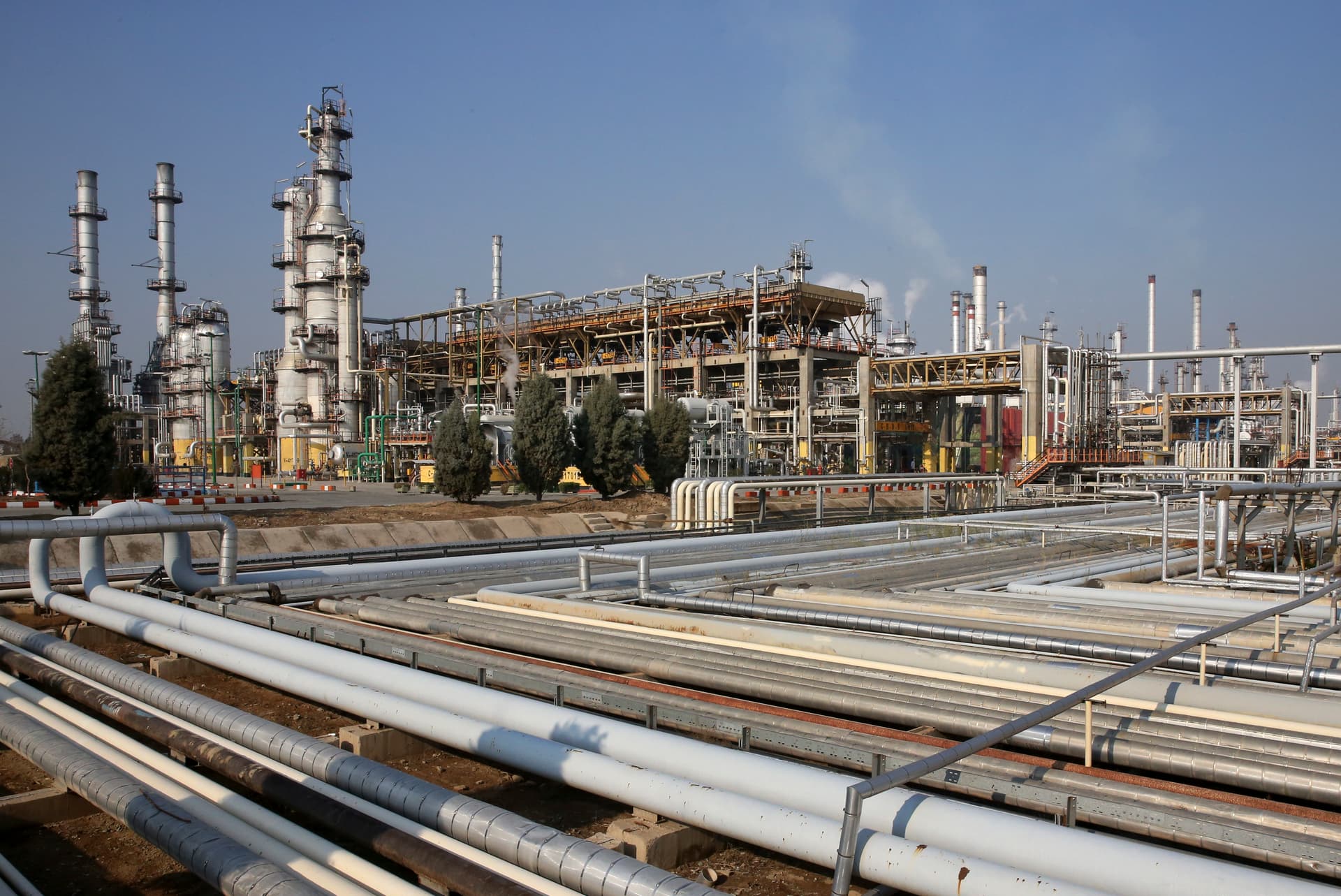 انخفاض أسعار النفط مع ارتفاع المخزون الأمريكي بأعلى وتيرة له منذ شهرين