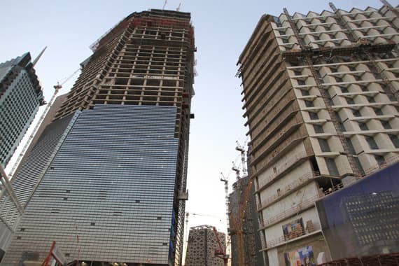 عمال في مركز الملك عبد الله المالي يسرقون مواد بناء بالملايين