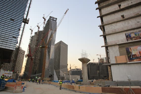 عمال في مركز الملك عبد الله المالي يسرقون مواد بناء بالملايين