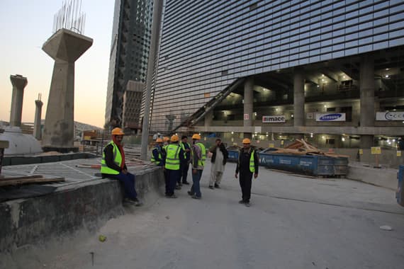 عمال في مركز الملك عبد الله المالي يسرقون مواد بناء بالملايين