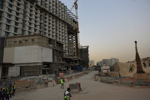 عمال في مركز الملك عبد الله المالي يسرقون مواد بناء بالملايين