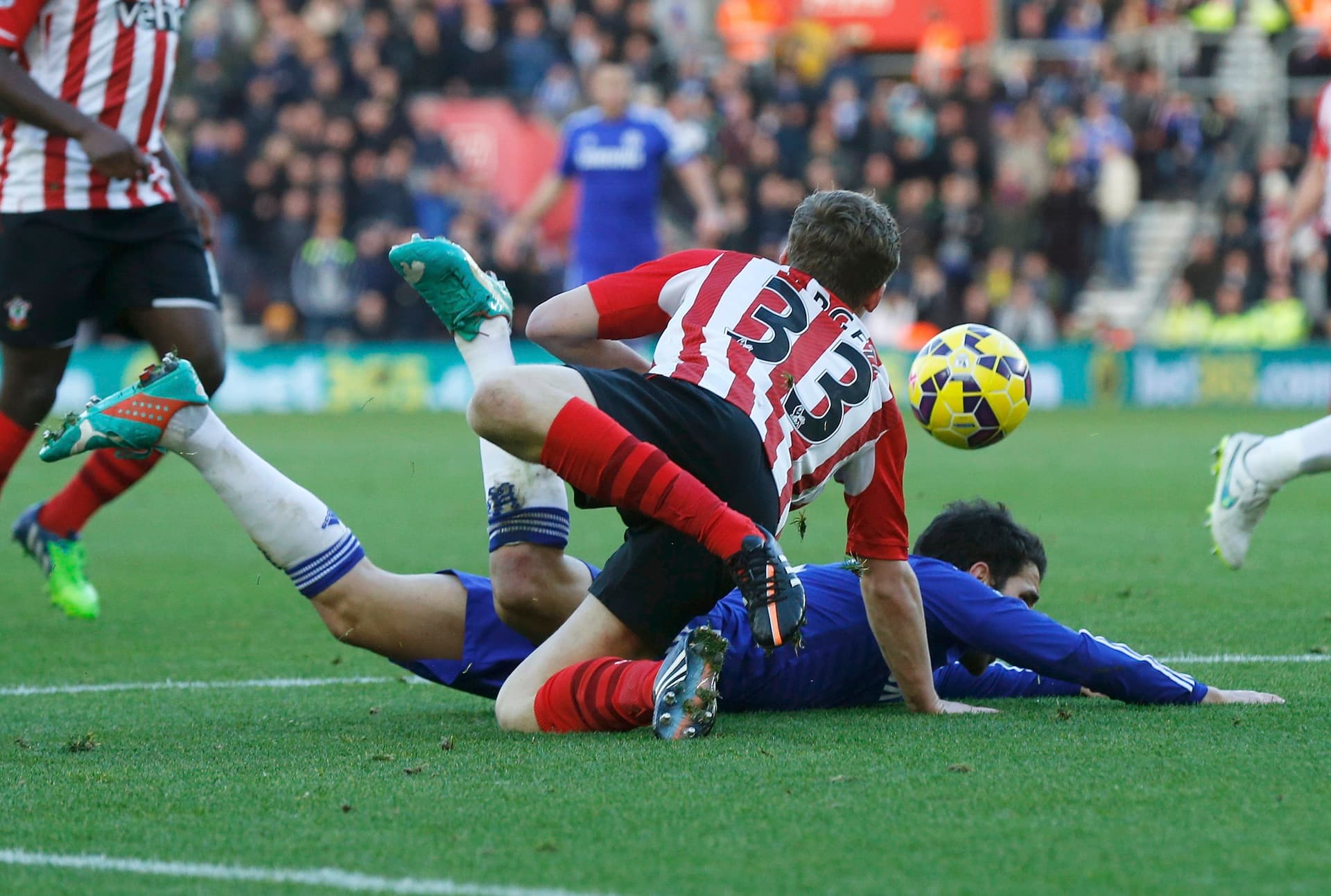 ساوثمبتون يوقف صحوة تشلسي ويسدي خدمة إلى حامل اللقب