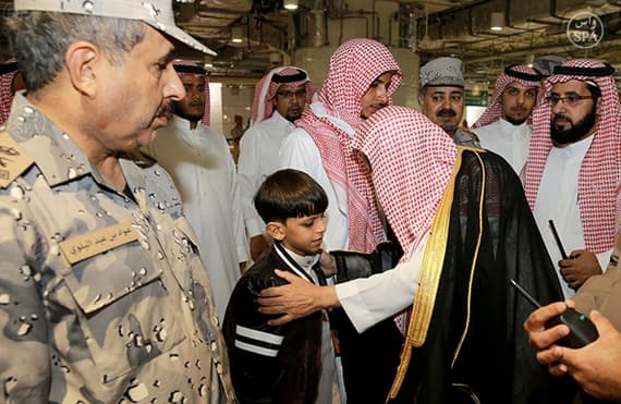 جموع المصلين في الحرم المكي يؤدون صلاة الجنازة على الشهيد البلوي تحقيقا لوصيته