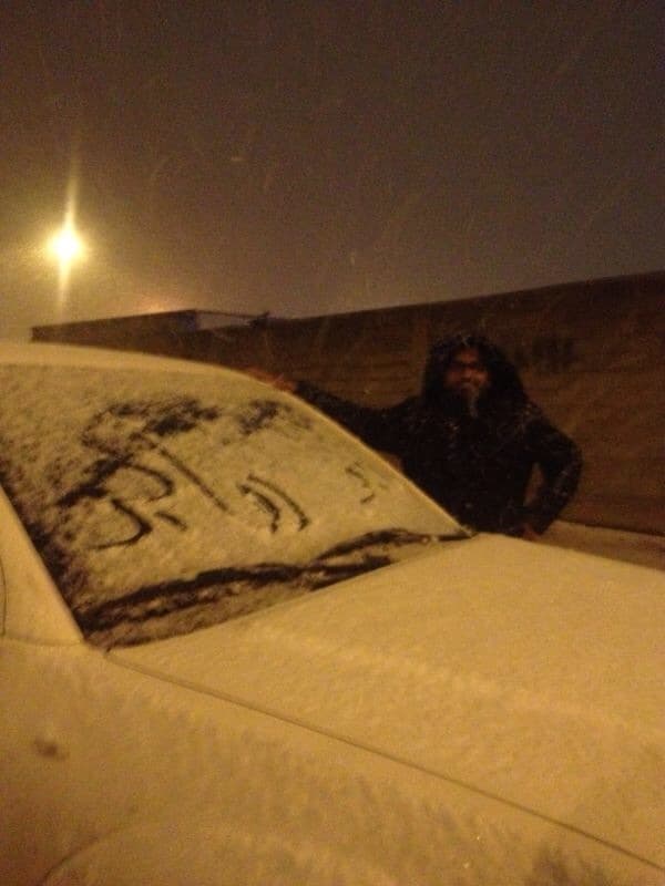 الثلوج تغطي مساحات واسعة من محافظة طريف الشمالية