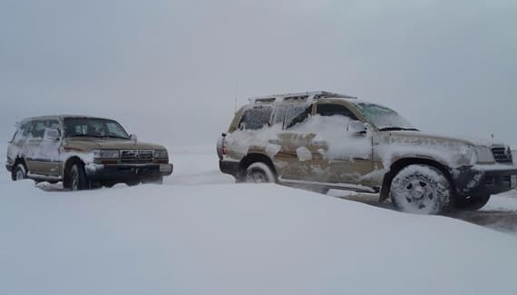 تساقط الثلوج على طريف وحزم الجلاميد عرعر .. والدفاع المدني يحذر