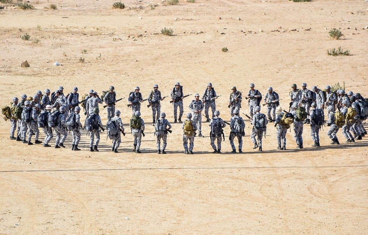 كلية الملك فهد الأمنية تقيم مشروع التعايش والتشكيلات القتالية لطلابها