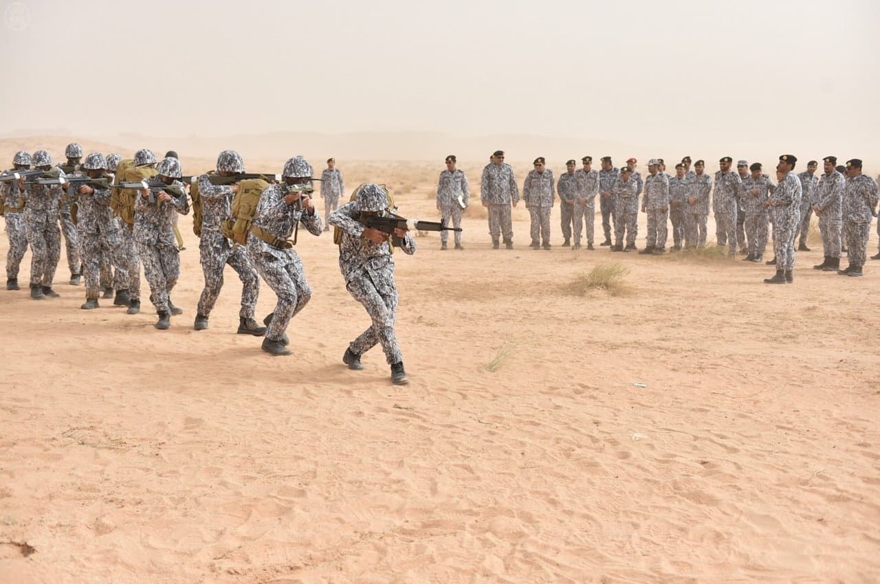 كلية الملك فهد الأمنية تقيم مشروع التعايش والتشكيلات القتالية لطلابها