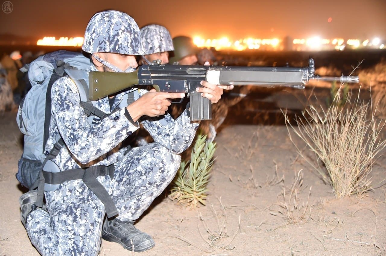 كلية الملك فهد الأمنية تقيم مشروع التعايش والتشكيلات القتالية لطلابها