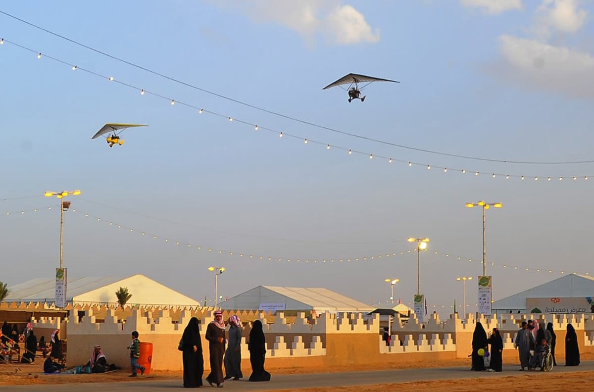 قصة مصورة : مهرجان "ربيع بريدة 36" يواصل فعالياته المتنوعة