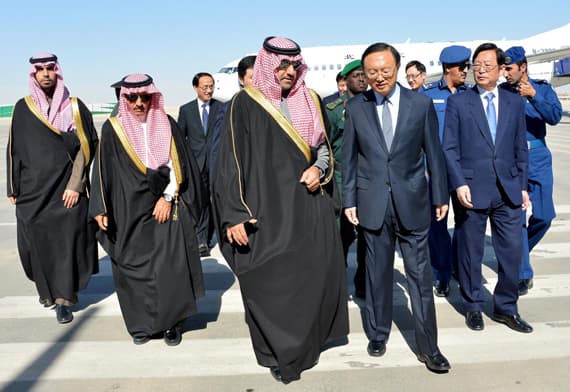 رؤساء الدول والوفود يغادرون الرياض بعد تقديم العزاء في وفاة الملك عبدالله
