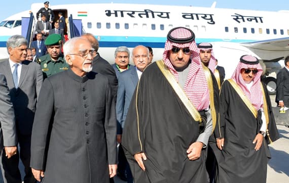 رؤساء الدول والوفود يغادرون الرياض بعد تقديم العزاء في وفاة الملك عبدالله
