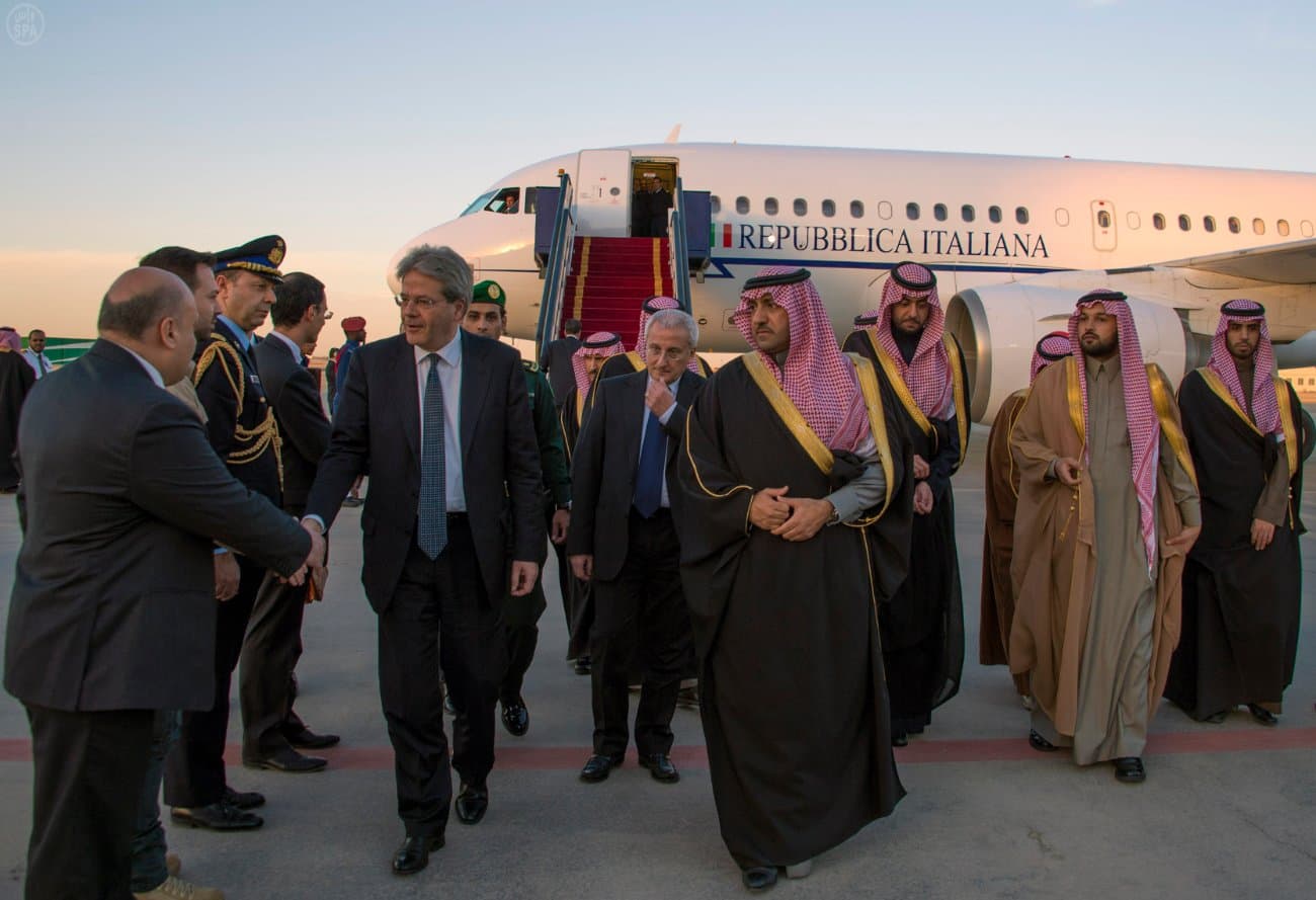 رؤساء الدول والوفود يغادرون الرياض بعد تقديم العزاء في وفاة الملك عبدالله