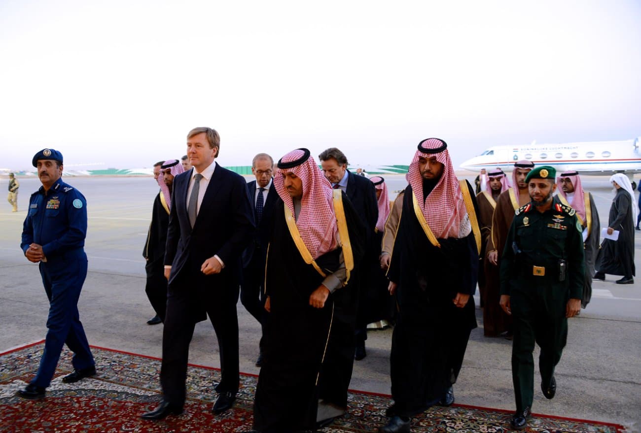 رؤساء الدول والوفود يغادرون الرياض بعد تقديم العزاء في وفاة الملك عبدالله