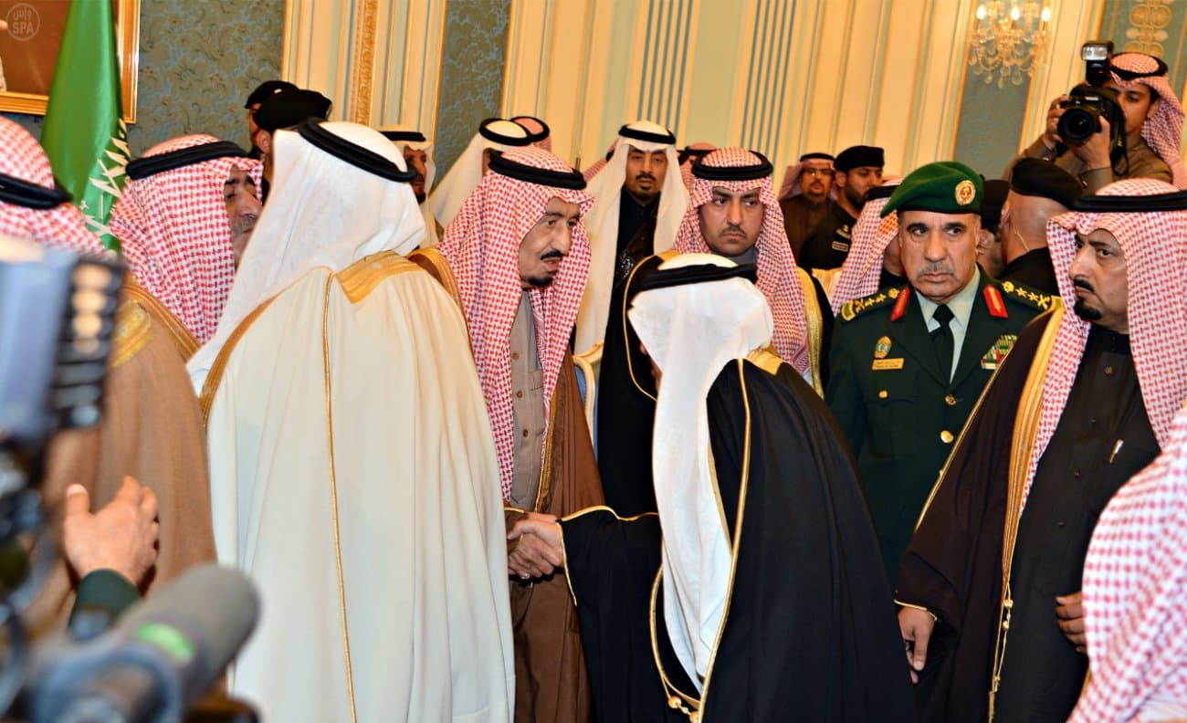 الملك سلمان بن عبدالعزيز يتلقى التعازي من الأمراء وقادة الدول