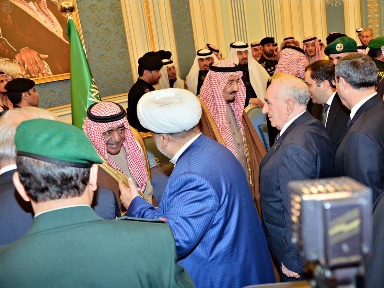 الملك سلمان بن عبدالعزيز يتلقى التعازي من الأمراء وقادة الدول