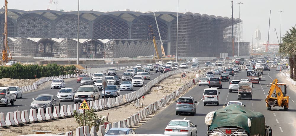 زحام خط الحرمين في جدة 
ينتقل إلى وسطها