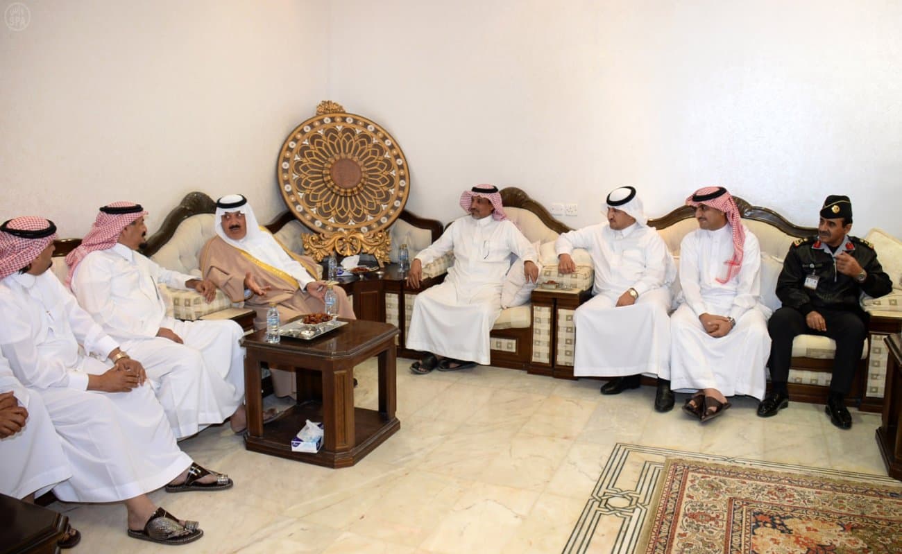 وزير الحرس الوطني يعزي أسرة الشهيد جديع القحطاني
