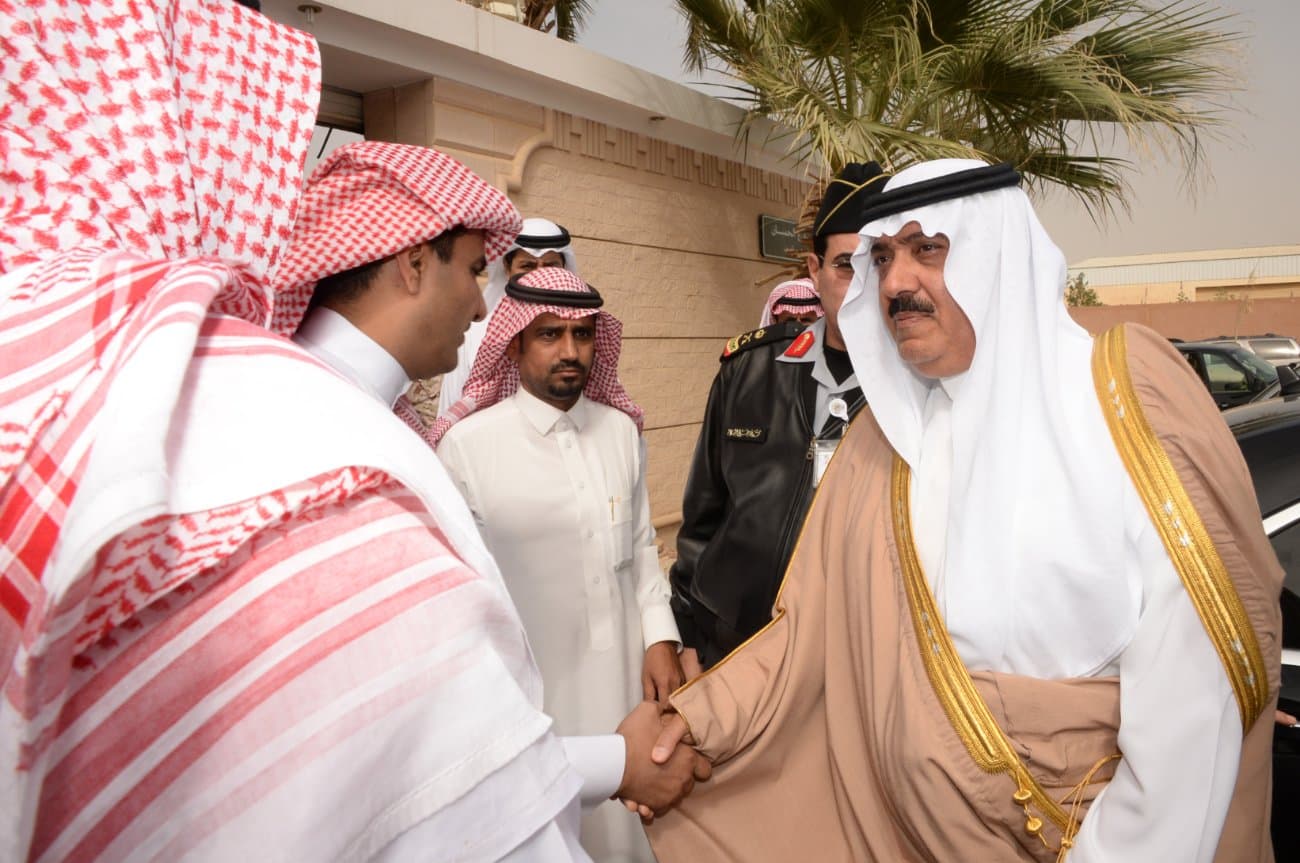 وزير الحرس الوطني يعزي أسرة الشهيد جديع القحطاني