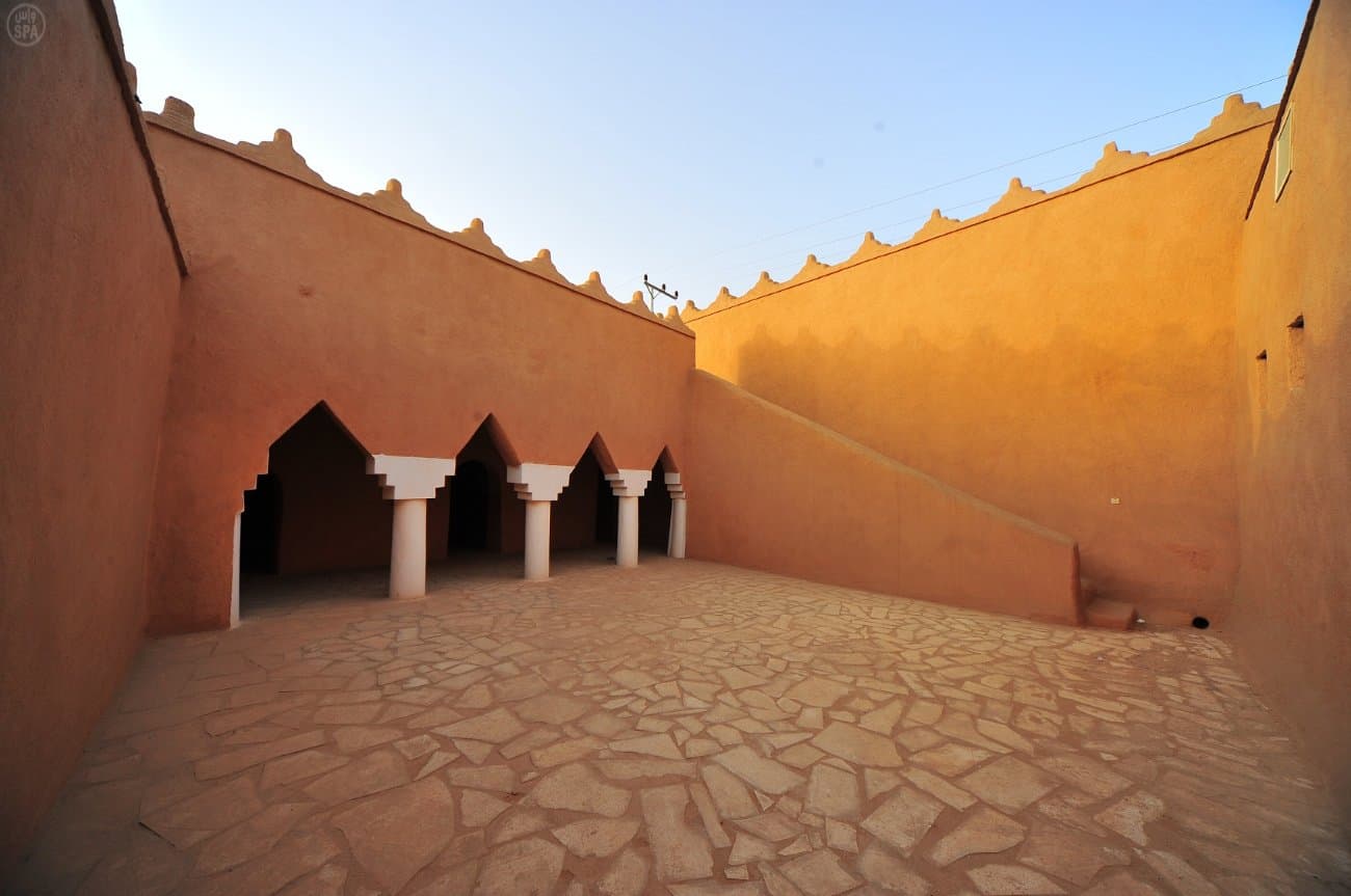 قصة مصورة: قصر الملك عبدالعزيز في وادي الدواسر بحلة جديدة بعد 107 أعوام