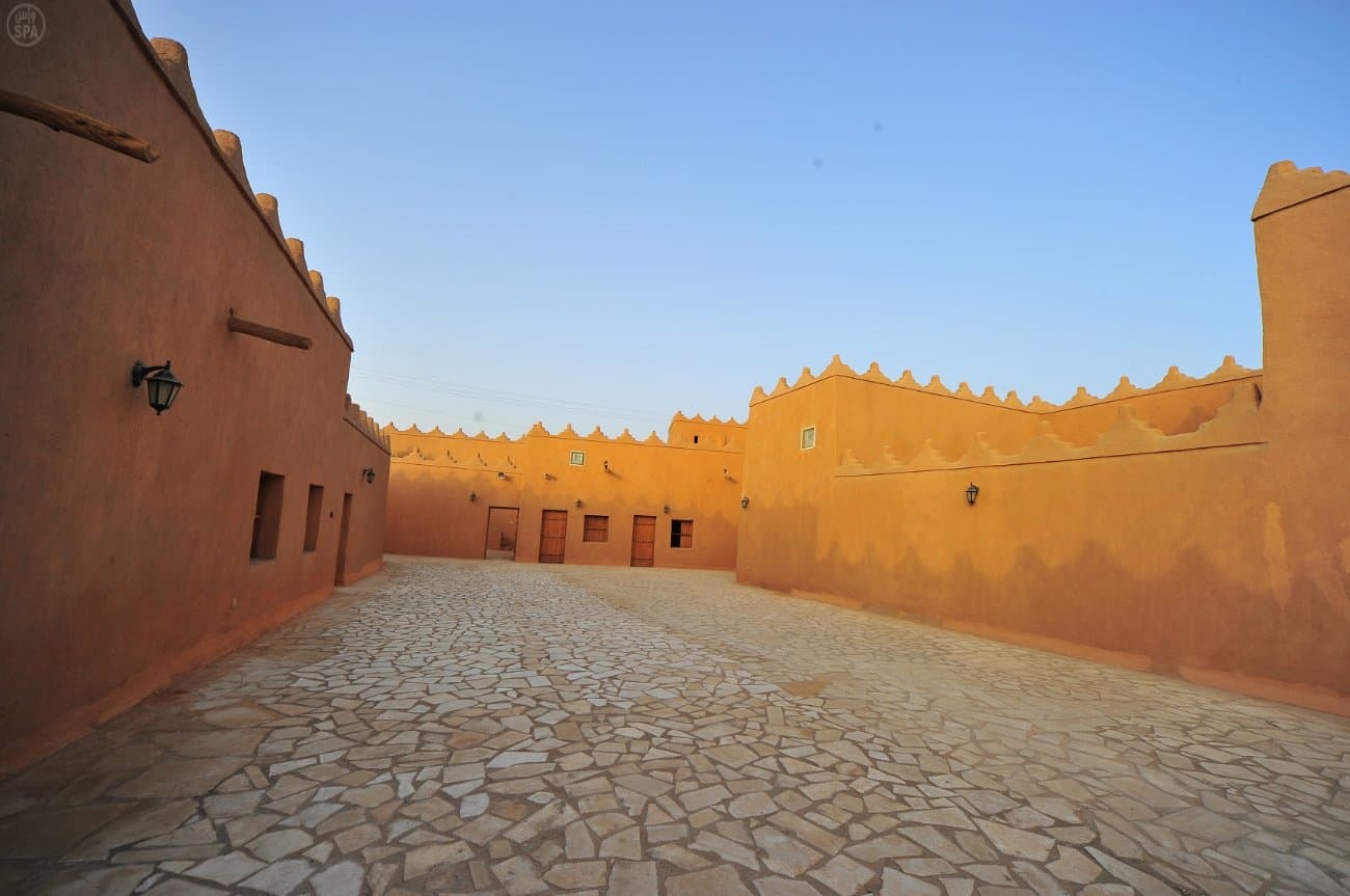 قصة مصورة: قصر الملك عبدالعزيز في وادي الدواسر بحلة جديدة بعد 107 أعوام