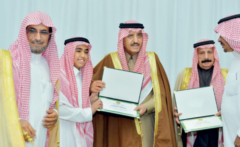 أحمد بن عبد العزيز يكرم المتفوقين بجائزة خالد السديري