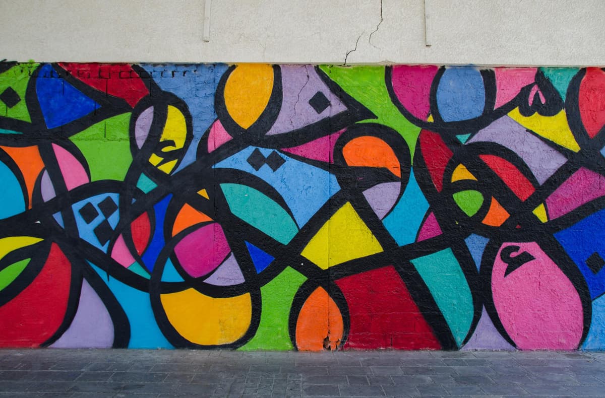 الكتابة على الجدران .. من هدف اتصالي لتشويه حضاري