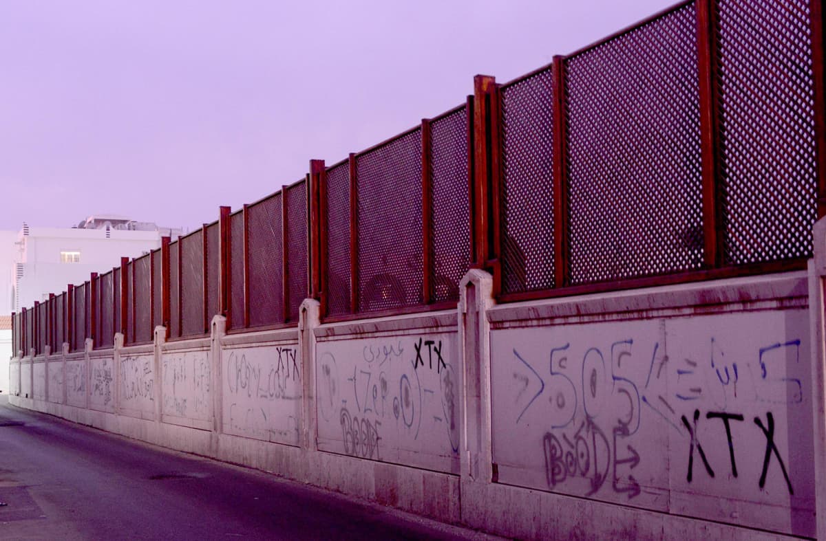 الكتابة على الجدران .. من هدف اتصالي لتشويه حضاري