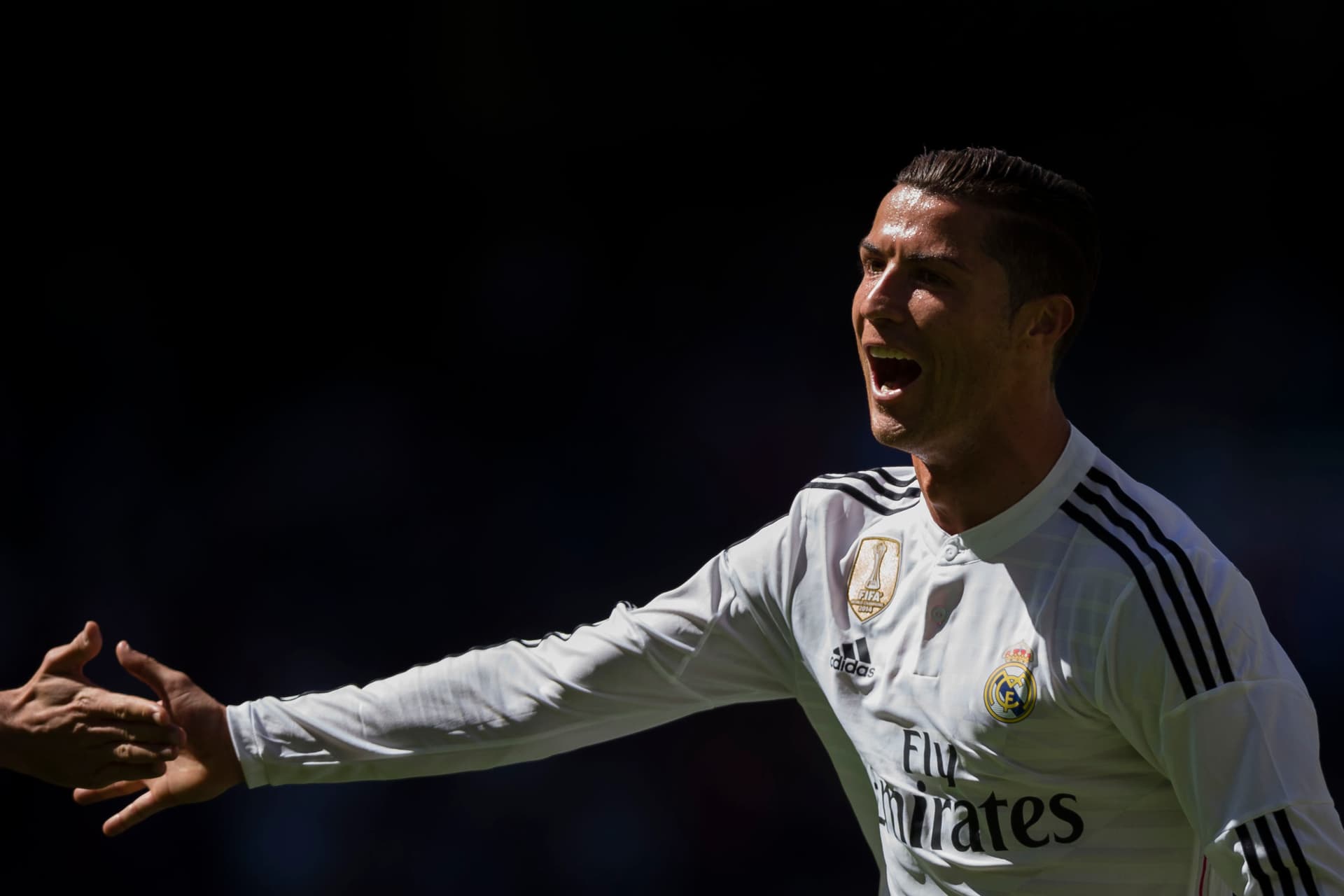 رونالدو يحرز خماسيته الأولى مع الريال