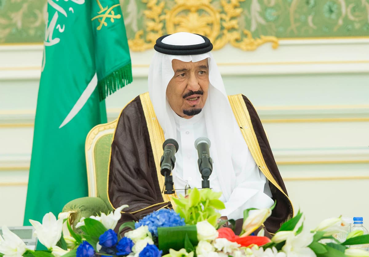 الملك مخاطبا كبار الضباط : دفاعكم عن بلاد الحرمين هو دفاع عن وطن يستحق وشعب وفيّ