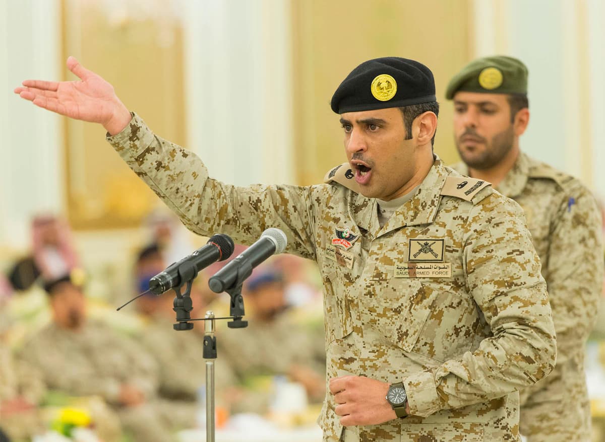 الملك مخاطبا كبار الضباط : دفاعكم عن بلاد الحرمين هو دفاع عن وطن يستحق وشعب وفيّ