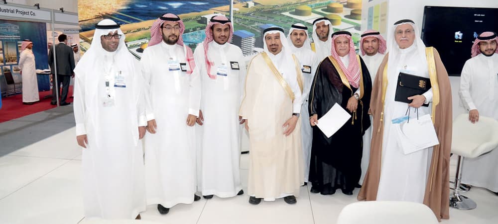 «الكهرباء»: 800 مليار حجم الاستثمارات في قطاع المياه والكهرباء خلال
العقد المقبل