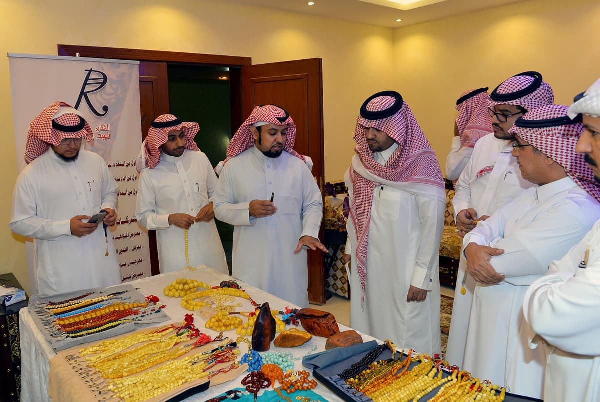 السبح النادرة .. تجارة نخبوية تستهوي 5000 مواطن