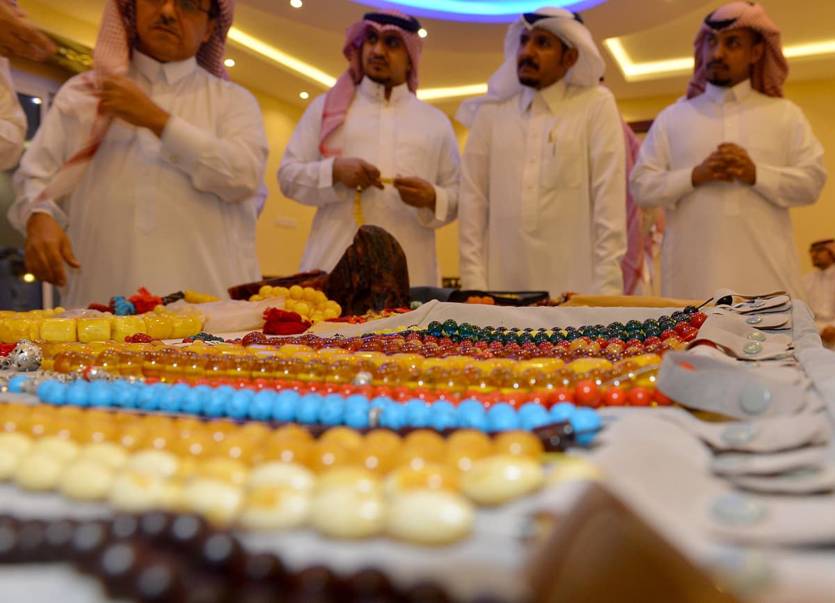 السبح النادرة .. تجارة نخبوية تستهوي 5000 مواطن