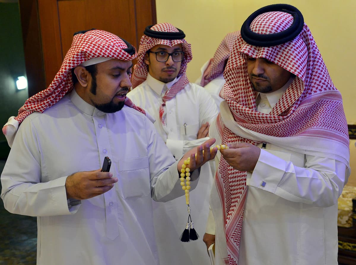 السبح النادرة .. تجارة نخبوية تستهوي 5000 مواطن