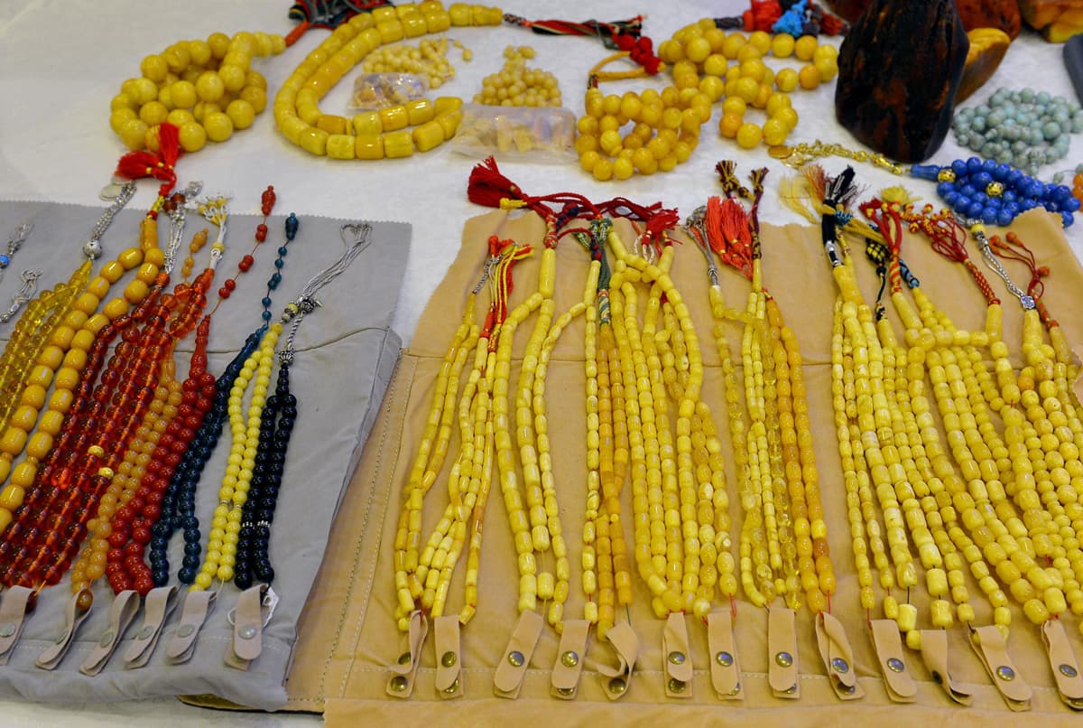 السبح النادرة .. تجارة نخبوية تستهوي 5000 مواطن