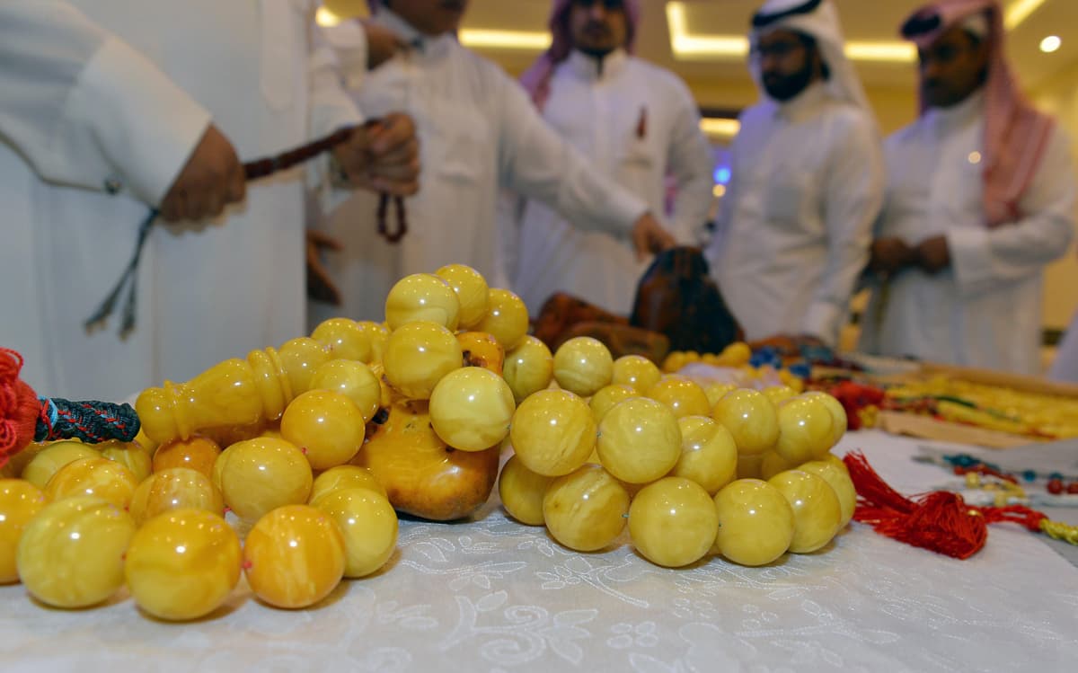 السبح النادرة .. تجارة نخبوية تستهوي 5000 مواطن